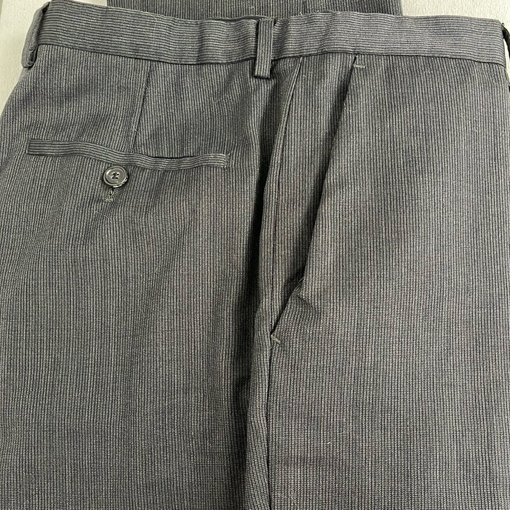 Hugo Boss Dress Pants, Charcoal. VGUC. 100% Virgin Wool waist 32” inseam 31” - Picture 2 of 16